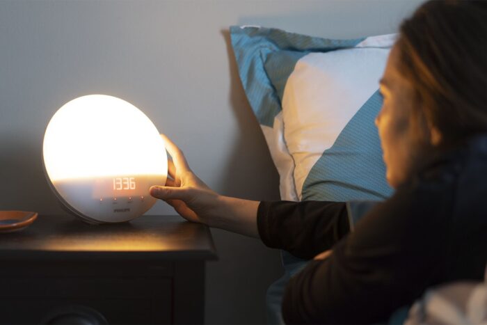 如何使用光疗灯改善睡眠 – 2024 年指南